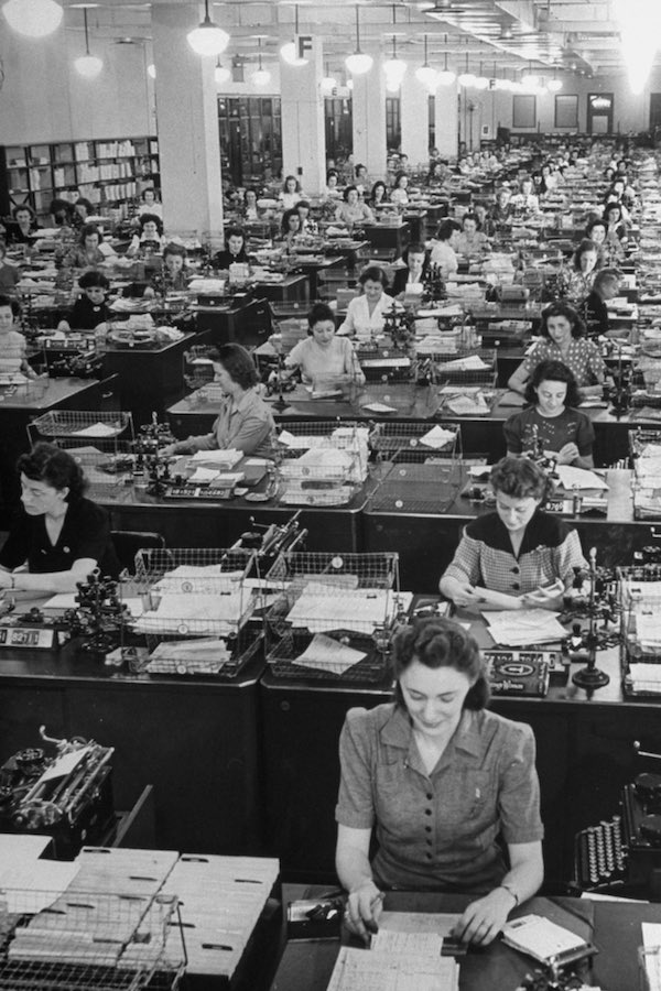 325 women working to fill mail orders in the office of the Book of the Month Club. (Photo by Walter Sanders/The LIFE Picture Collection/Getty Images)