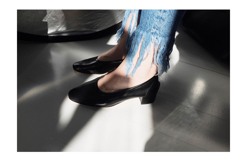 fashionsquad23x1-fringe-jeans-maryam-nassir-zadeh-roberta-heels