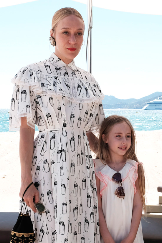 chloe-sevigny-cannes-2016-shorts-fims-photocall-kitty-red-carpet-fashion-tom-lorenzo-site-2