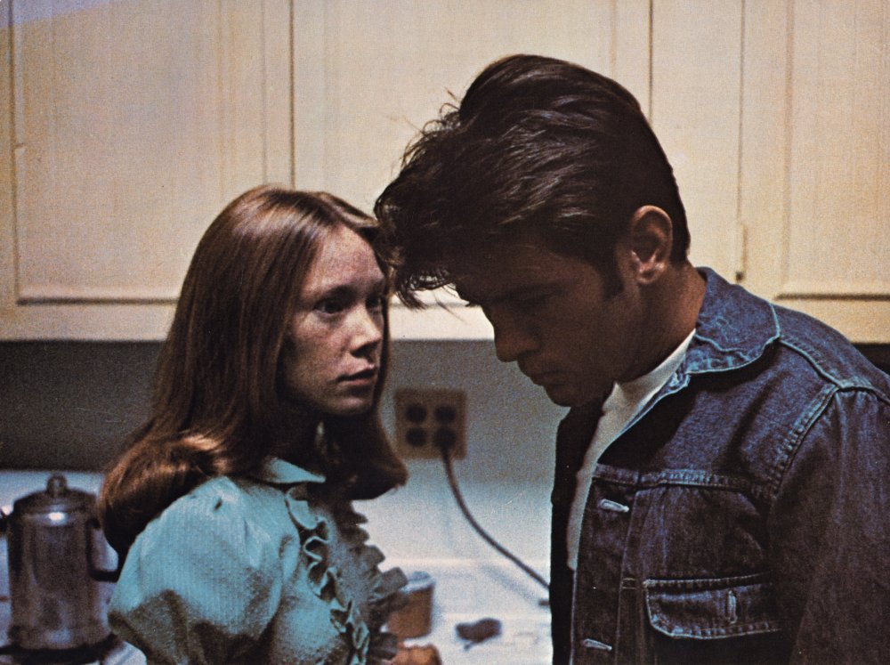 badlands-1973-001-sissy-spacek-martin-sheen-kitchen-00m-n26