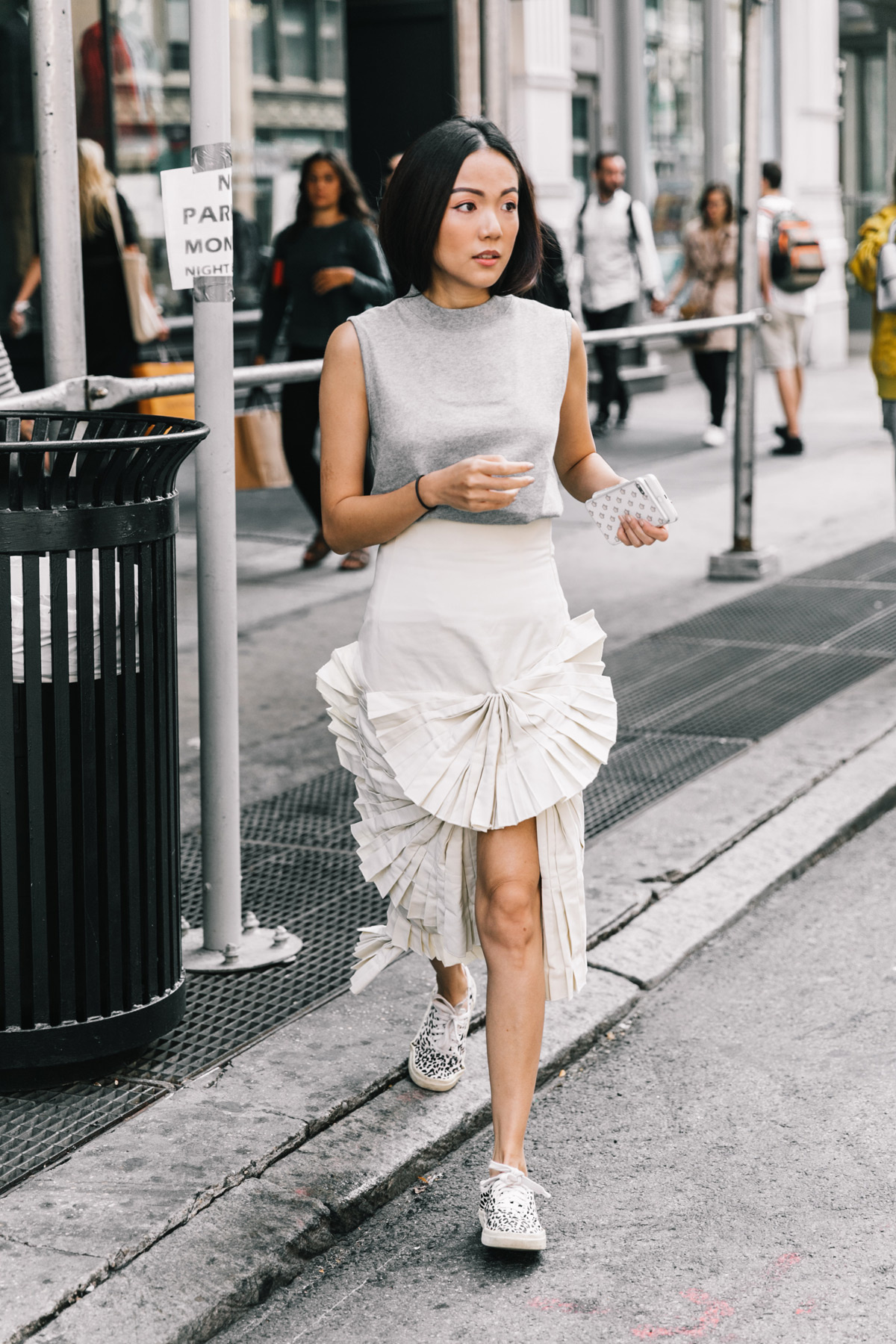 vogue.es.street_style_new_york_fashion_week_dia_5_oscar_de_la_renta_300835809_1200x1800