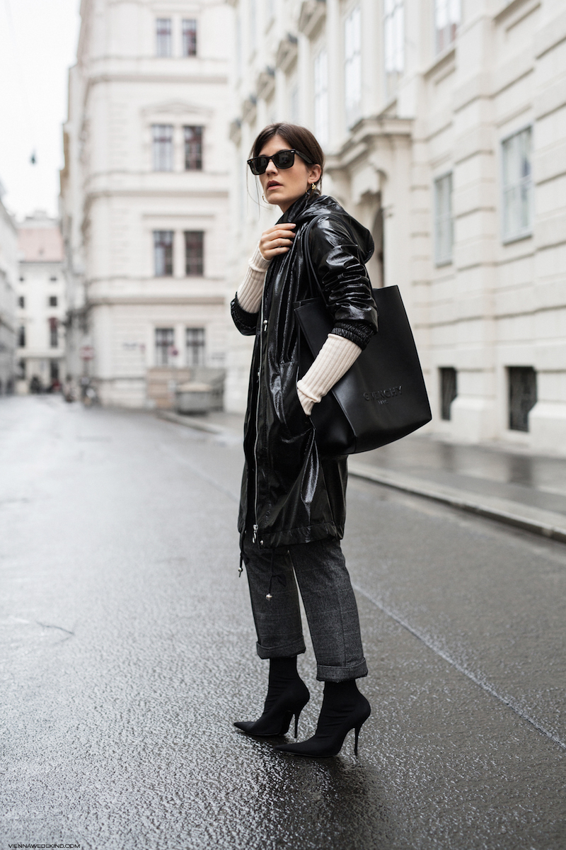 viennawedekind.Fall-Trend-Vinyl-Coat-Balenciaga-Knife-Boots-VIENNA-WEDEKIND-1