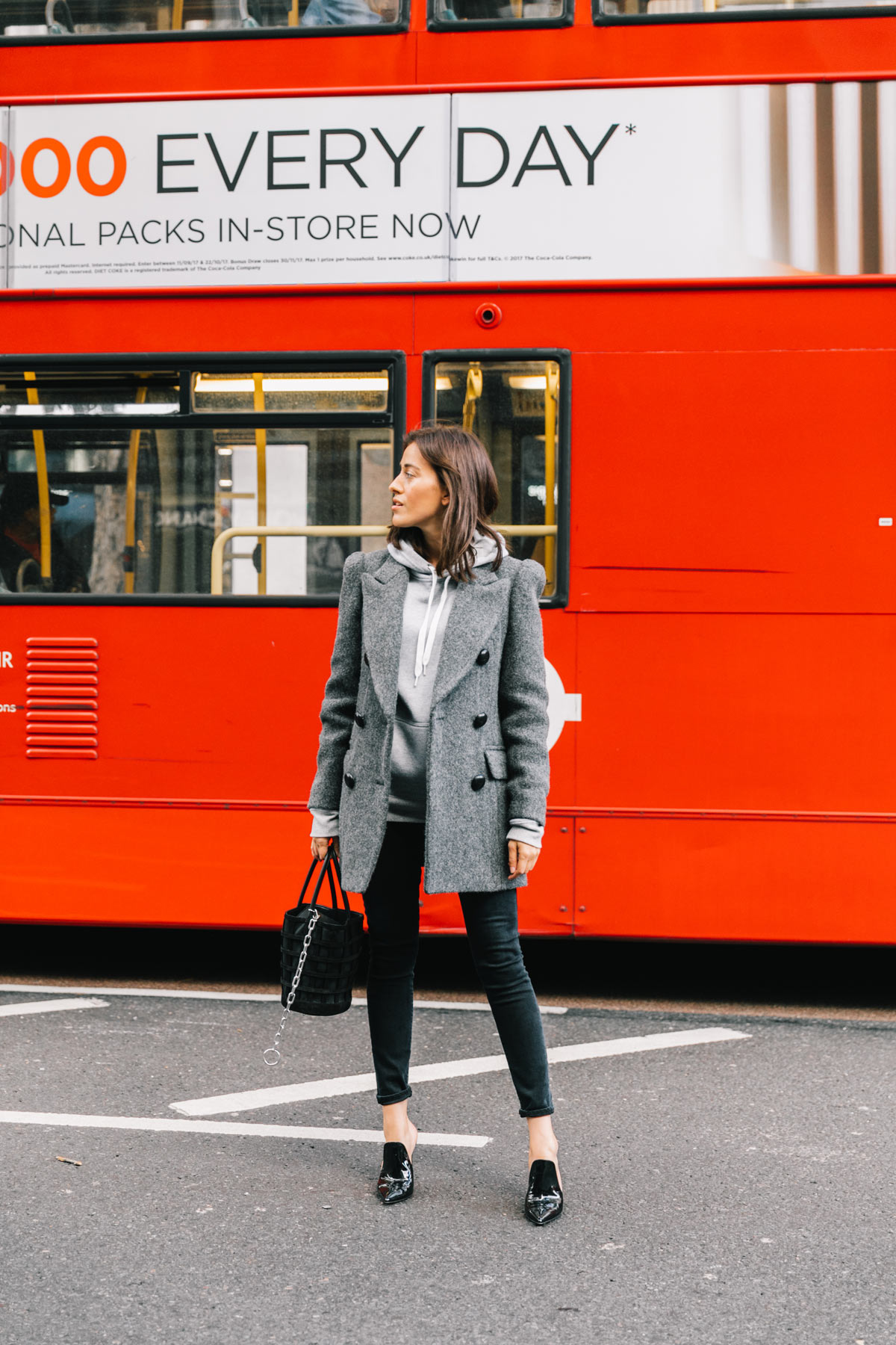 vogue.es.street_style_london_fashion_week_dia_2_mm6_maison_margiela_versus_versace_topshop_unique_863789852_1200x1800