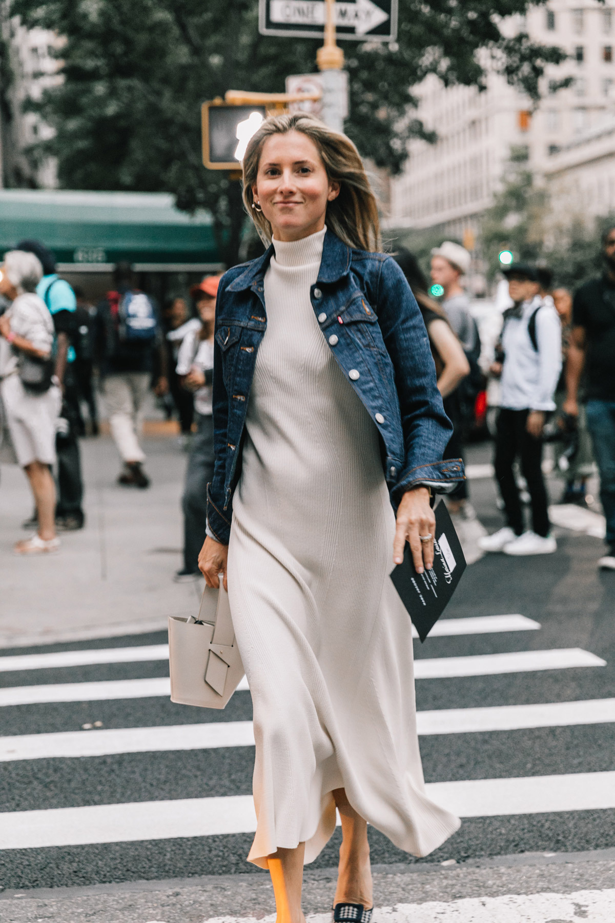 vogue.es.street_style_new_york_fashion_week_dia_7_marc_jacobs_840977768_1200x1800