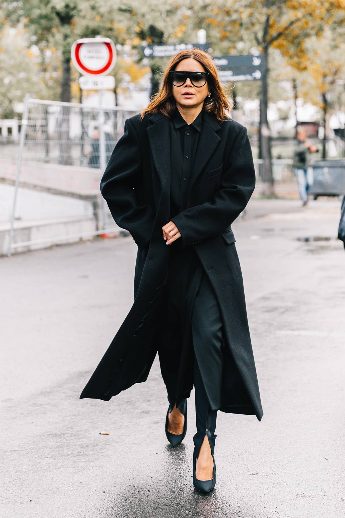 vogue.es.street_style_paris_fashion_week_dia_5_elie_saab_comme_des_garcons_380702067_1200x1800