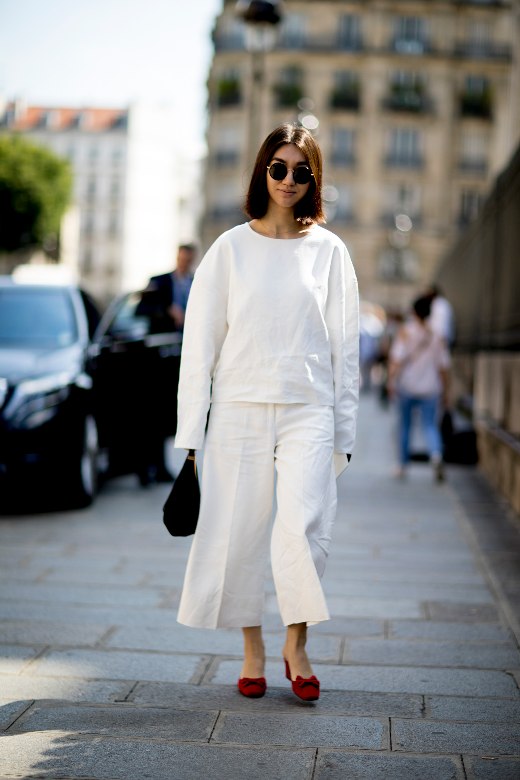 Summer Total White - The Trousers Edition - Blue is in Fashion this Year